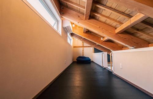 Nanao Haus | 宿と古道具 iyooo