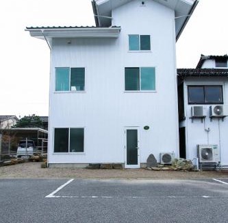 Nanao Haus | 宿と古道具 iyooo