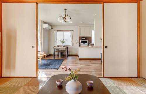 Omihachiman Villa | 宿の夜夜 広々一棟貸し駐車場2台 浴室2箇所 大家族グループ旅行に最適 静かな環境