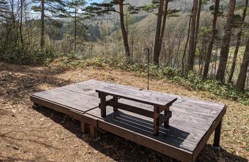 Chikuma Haus | 山と池
