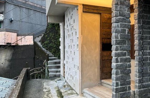 Ruifang Haus | 山午 雲在屾房