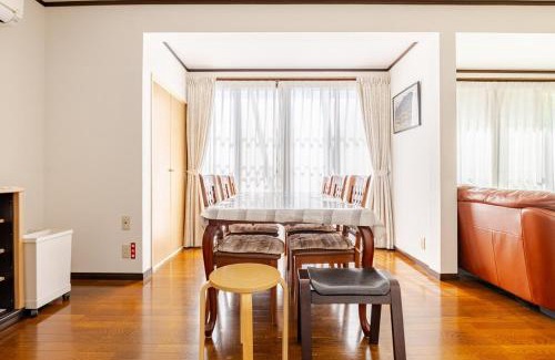 Minami Ward Haus | 広々な150平米無料駐車場一台