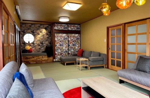 Fujikawaguchiko Villa | 折々祭ー河口湖駅徒歩六分富士山ビューとホームシアター庭付