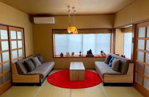 Fujikawaguchiko Villa | 折々祭ー河口湖駅徒歩六分富士山ビューとホームシアター庭付