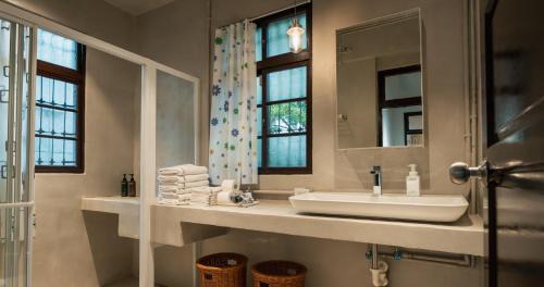 Sanchong Haus | 文坊 Wen Guest House