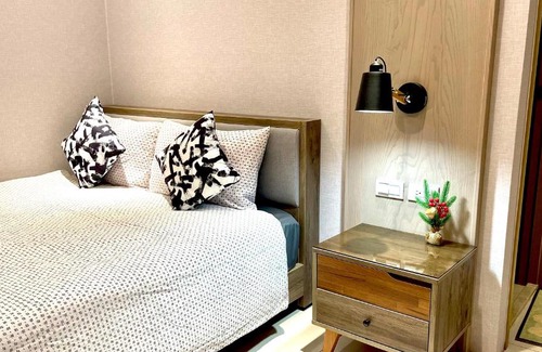 Xinzhuang Haus | 新莊區中正路高級雙人房，靠近丹鳳，回籠，輔大捷運站，新莊熱鬧地區