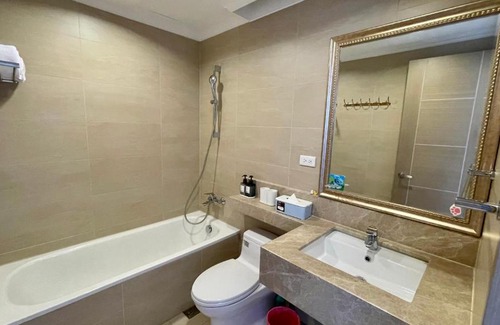 Xinzhuang Haus | 新莊區中正路高級雙人房，靠近丹鳳，回籠，輔大捷運站，新莊熱鬧地區