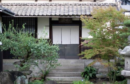 Uno Haus | 日々の宿: 宇野駅から車で5分 直島へ 最大7名様 古民家貸切 一棟貸し