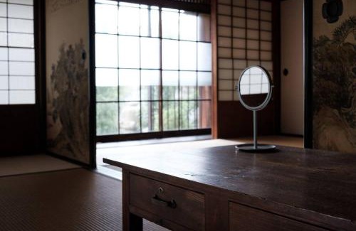 Uno Haus | 日々の宿: 宇野駅から車で5分 直島へ 最大7名様 古民家貸切 一棟貸し