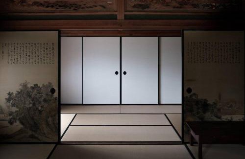 Uno Haus | 日々の宿: 宇野駅から車で5分 直島へ 最大7名様 古民家貸切 一棟貸し