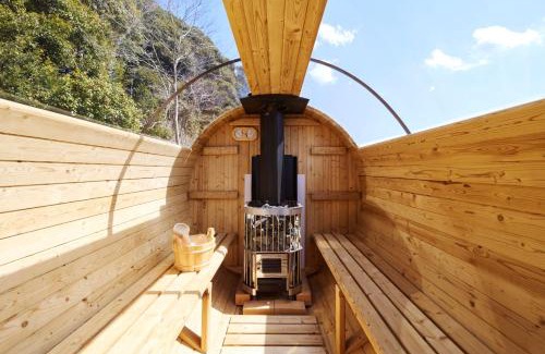 Kimitsu Haus | 星が降りそそぐVilla 都心から70分 にぎわいOK完全プライベート空間 吹抜けサウナ 最大8名 雨でもBBQ 天体観測 田園が広がるぽつんと宿