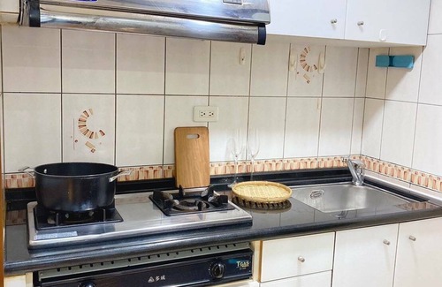 Xinyi Wohnung | 暮光公寓 x 健身教練｜台北 101 ｜Pool｜夜市 ｜cafe｜MRT捷運站｜Gym