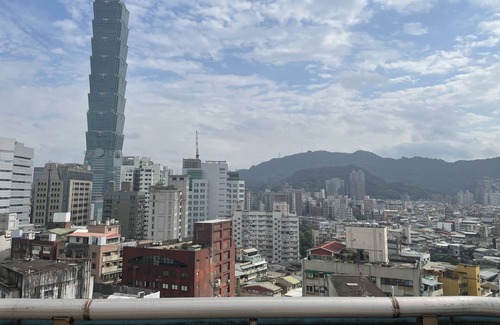 Xinyi Wohnung | 暮光公寓 x 健身教練｜台北 101 ｜Pool｜夜市 ｜cafe｜MRT捷運站｜Gym