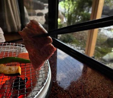 Ono Haus | 朝食夕食付きで最高ランクの飛騨牛希少部位と地元野菜の炭火焼きを堪能できる宿ゲストハウスつぐや