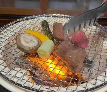 Ono Haus | 朝食夕食付きで最高ランクの飛騨牛希少部位と地元野菜の炭火焼きを堪能できる宿ゲストハウスつぐや