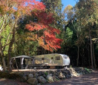 Motosu Haus | 本栖ベース~ヴィンテージトレーラーとバレルサウナ’1日1組限定’の貸切別荘~