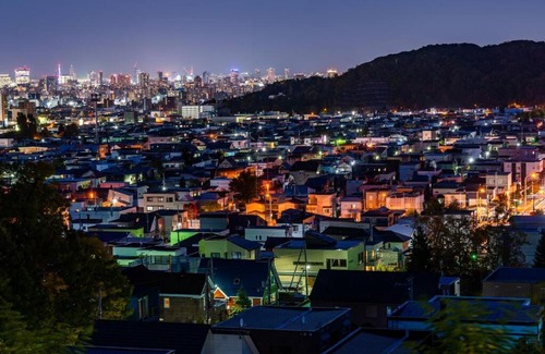 Nishi Haus | 札幌西野夢幻夜景附庭院 Sapporo Night View House