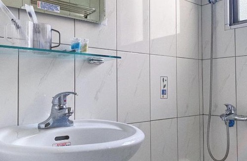 Donggang Haus | 東港鎮大臥室/一個專屬衛浴