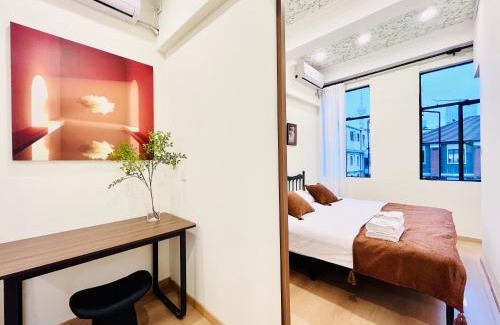 Shanghai Wohnung | 梧舍壹号 外滩百年公寓B&B -Riverside Grace Suites on the bund and metro station