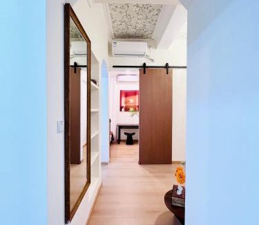 Shanghai Wohnung | 梧舍壹号 外滩百年公寓B&B -Riverside Grace Suites on the bund and metro station