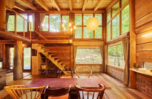 Tsuru Haus | 森のぽつんとリゾート貸切Villa 最大10名 都心から90分 10人inプライベートサウナ 雨でもBBQ にぎわいOK 完全プライベート空間