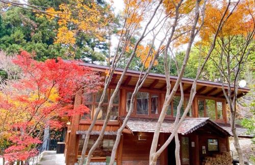 Tsuru Haus | 森のぽつんとリゾート貸切Villa 最大10名 都心から90分 10人inプライベートサウナ 雨でもBBQ にぎわいOK 完全プライベート空間