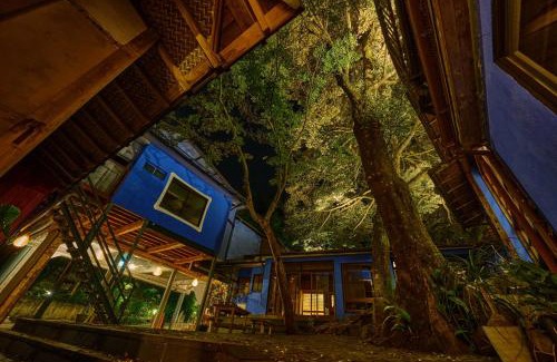 Shuzenji Hotel | 泊まれる廃墟 ぐんじょう