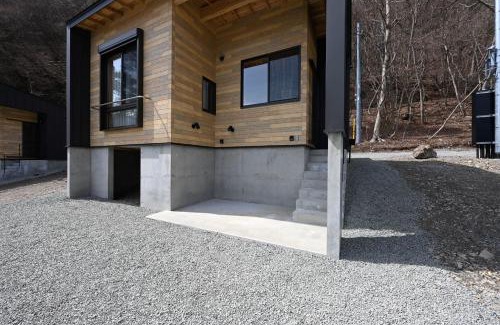 Minobu Sonstige | 浩庵キャンプ場 本栖湖畔 キャビン Cabins at Lake Motosu Kouan campground cottages, bungalows