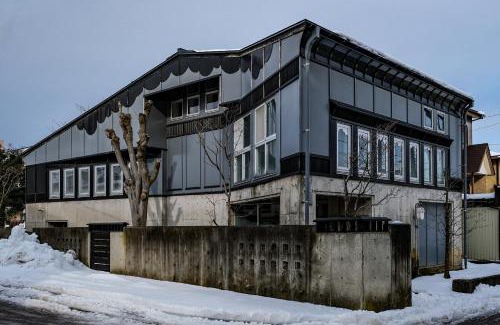 Joetsu Wohnung | 浮遊のいえ 建築家原広司の住宅作品 Floating House A Private Stay in the Art of Architect Hiroshi Hara