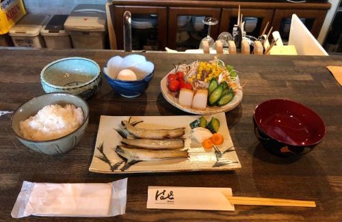 Iwaki Wohnung | 温泉徒歩30秒 一棟貸切で最大15名まで 広々キッチンで自炊可