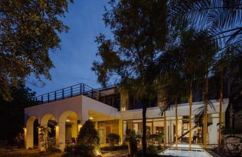 Dongshan Bed & Breakfast | 湖畔莊園 道 Villa