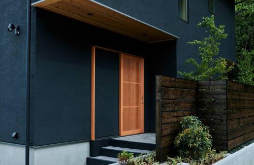 Atami Haus | 相模湾と熱海の街を一望できるサウナと半露天温泉の一軒家