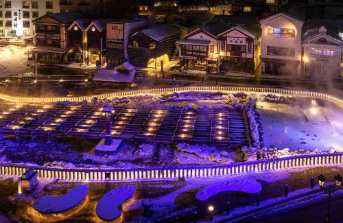 Kusatsu Onsen Villa | 草津温泉、スキー場、湯畑、熱帯圏車で5分以内!最大27人宿泊可能