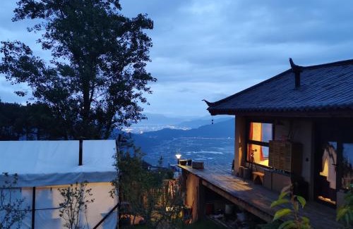 Yulong Haus | 还依比小屋