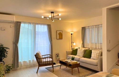 Koshigoe Villa | 鎌倉 江ノ島 新築貸切一戸建て全館浄水システム完備 海近く 江ノ島が見える 露天テラス 無料駐車2台付