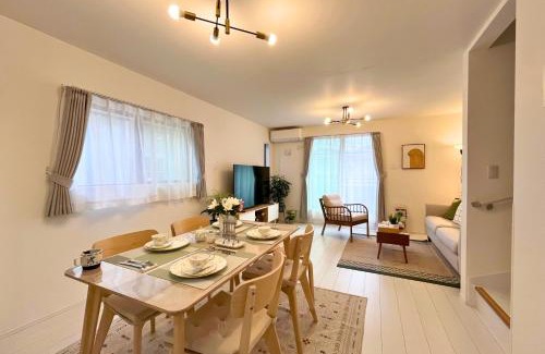 Koshigoe Villa | 鎌倉 江ノ島 新築貸切一戸建て全館浄水システム完備 海近く 江ノ島が見える 露天テラス 無料駐車2台付