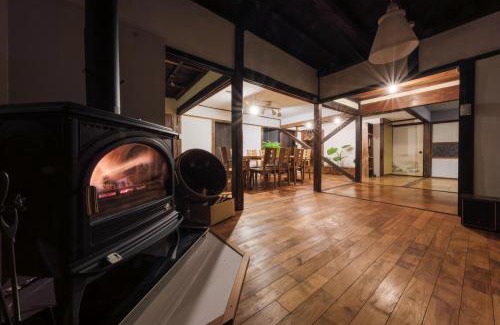 Okaya Wohnung | 長野岡谷IC 5分,Private traditional Japanese house,貸切古民家,最大9名,ペットOK, 薪ストーブ