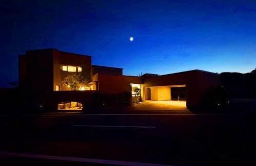 Makinohara Villa | 隠れ家アートヴィラ Villa Revolla