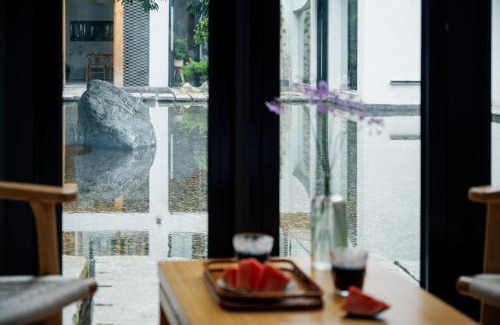 Dujiangyan Hotel | 青城山喜遇安下私汤民宿