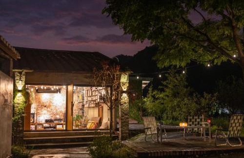 Meinong Haus | 香蕉與黑膠 Yellow And Black Guest House