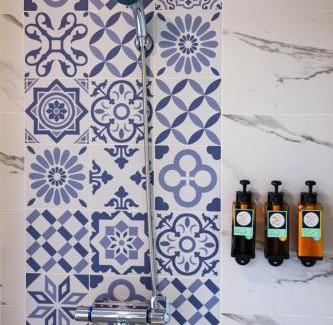 Dongshan Bed & Breakfast | 鴝花甜點民宿 QuHua Sweety B&B