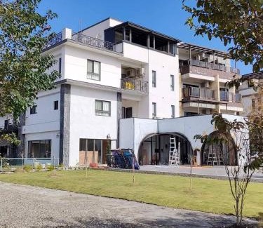 Dongshan Bed & Breakfast | 鴝花甜點民宿 QuHua Sweety B&B