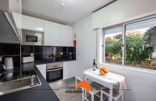 Correeira Wohnung | #002 Donalds Flat by Home Holidays