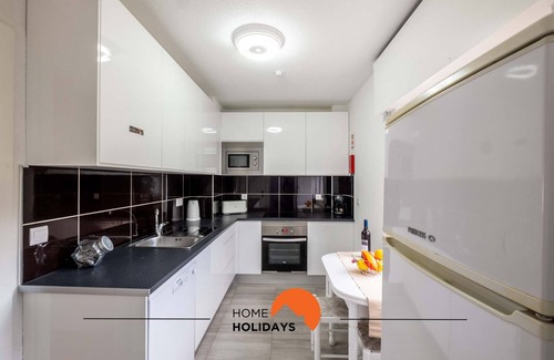 Correeira Wohnung | #002 Donalds Flat by Home Holidays