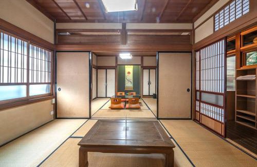 Hida Takayama Onsen Haus | 【1日1組限定4名まで同額】宮川沿いの町家一棟貸切ステイ ~WAT RESORT 飛騨まちやど 桜~