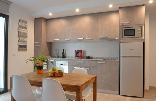 Roses Town Center Wohnung | 1.1 NEW in center ROSES with WI-FI, AC and TV sat at 60 m MAR