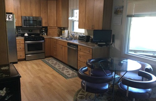 Niles Haus | 1/2 House 3 BR 1Bath w/Living RM Full Kitchen 12 Miles from ND