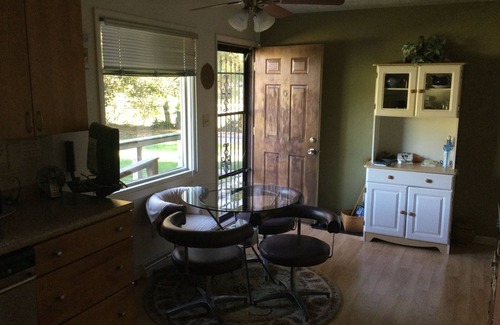 Niles Haus | 1/2 House 3 BR 1Bath w/Living RM Full Kitchen 12 Miles from ND