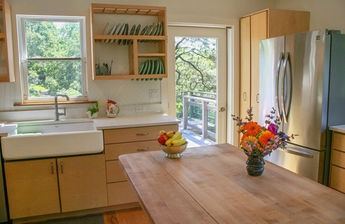 West Tisbury Haus | 1,500' Shore on Deep Bottom Cove, Tisbury Great Pond