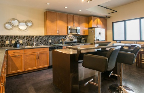 Raynolds Addition Haus | 1,800 sqft Down Town Condo